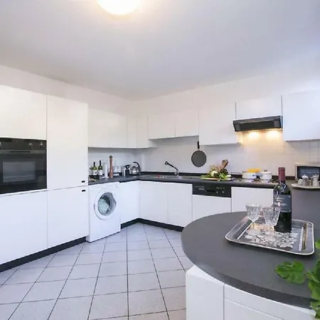 Lake Como Apartment. Pool, Tennis, Walk To Lake Mezzegra