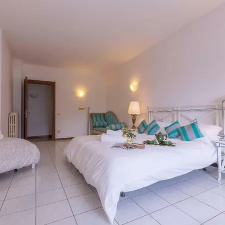 Daire Lake Como Apartment. Pool, Tennis, Walk To Lake