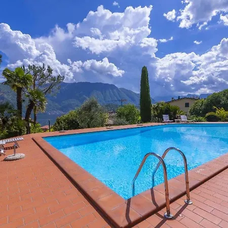 Lake Como Apartment. Pool, Tennis, Walk To Lake Mezzegra