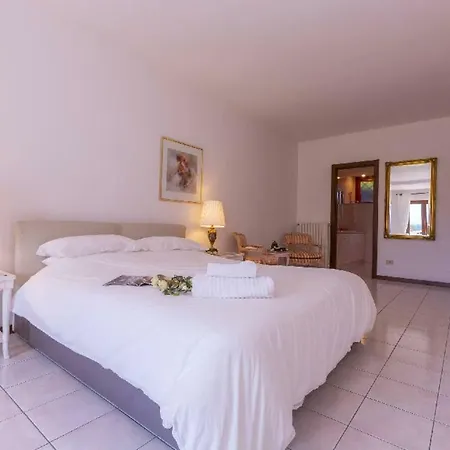 Daire Lake Como Apartment. Pool, Tennis, Walk To Lake *